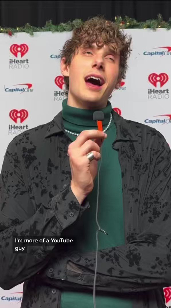 Apparently @jvkesongs is a doppleganger for Tyler (played by Hunter