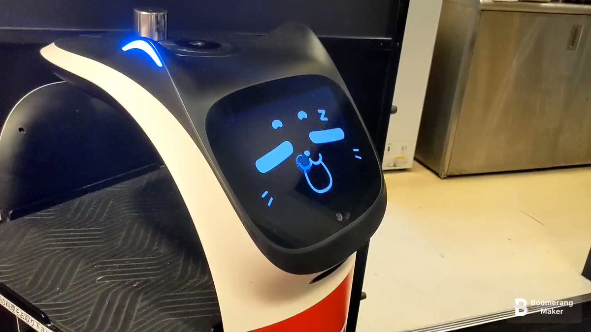 ガストの店員が仕事をサボっている？！ネコ型配膳ロボットが寝ている！