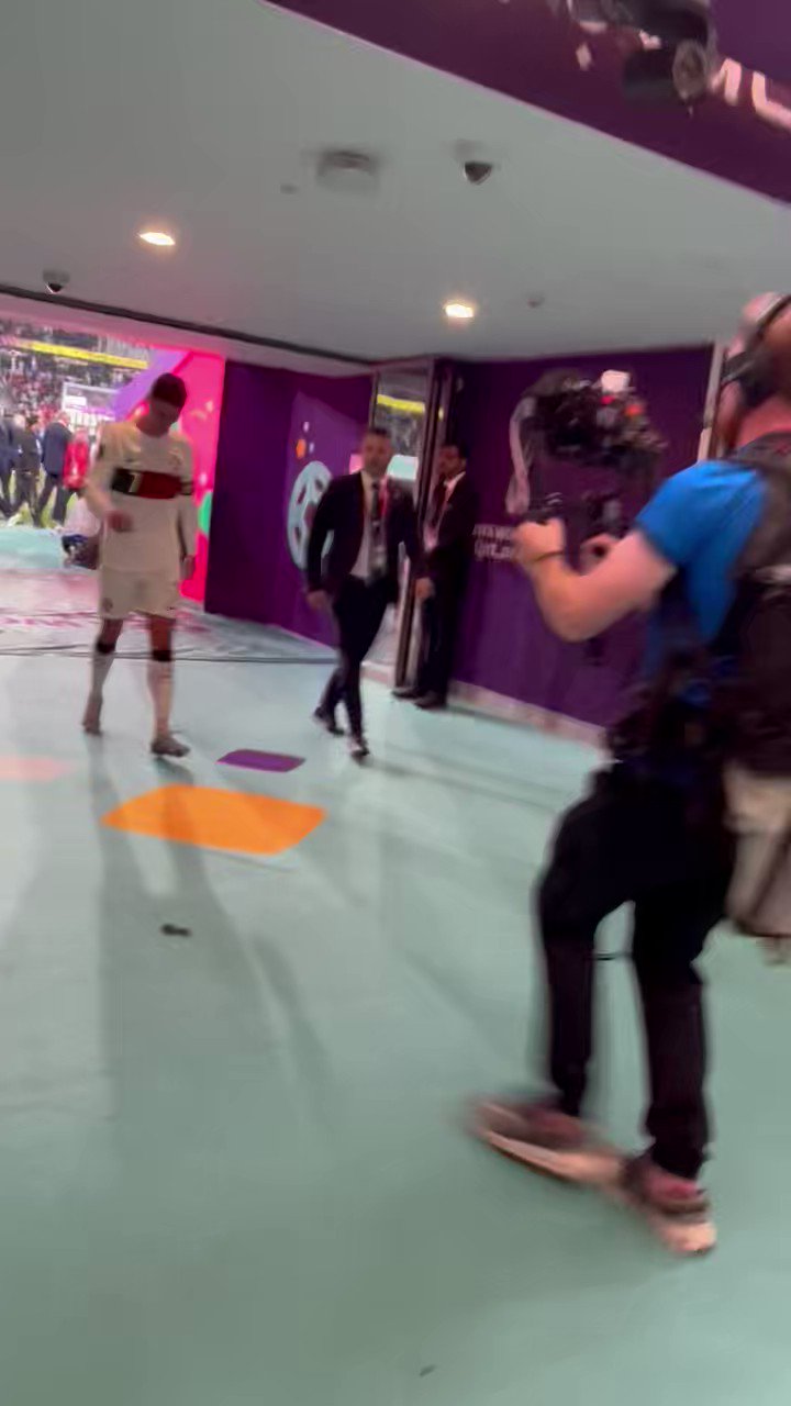 [爆卦] C羅痛哭離場側拍流出