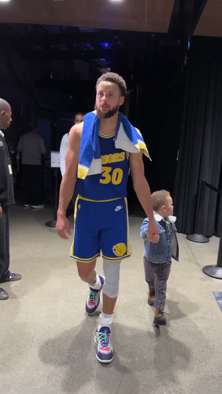 Filho do Stephen Curry on X: ADM está 2/2 apostando na NBA essa temporada. Eu não sei pq, mas algo está me dizendo que essa noite é do Klay Thompson. 4 bolinhas