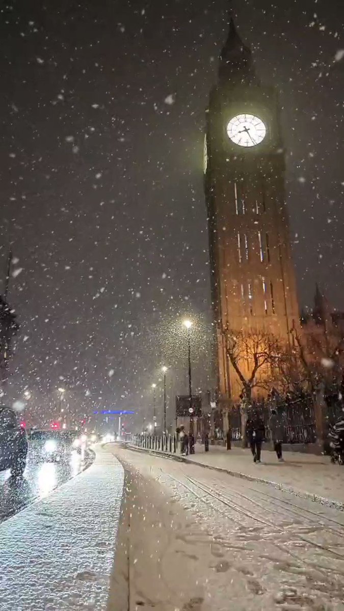 ロンドン！

ミック・ジャガーが日本の寿司職人に「ロンドンで店出すから一緒に来ないか？」とスカウトしたら、寿司職人「波も無いし、寒いからイヤだ(彼はサーファー🏄)」と断った話を思い出した(笑) 