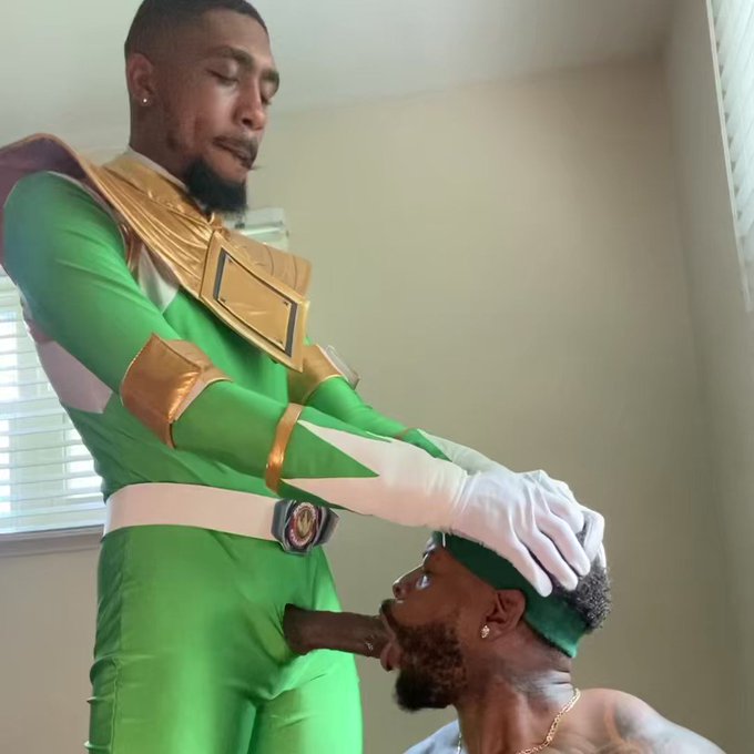 The Green Ranger had a huge DragonSword 😫 He made me Suck it then Fuck it  https://t.co/ixHhhnxzrY  