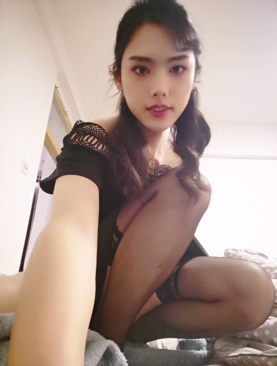 刚才穿这身拿了外卖 奖励了一下小哥
#伪娘 #女装大佬 #丝袜 #足控