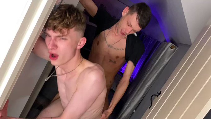 This boy loves a dick in his hole ? https://t.co/WVn9zPMiBy
