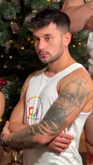 It’s time for some holiday season special!??Full video soon on Onlyfans! Starring: @the_greek_god__ @AndreaColetti12