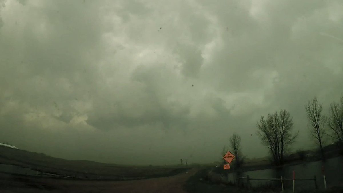 Nearly got ran over by an embedded noodle! This was back on 5/12/22 just east of Webster, South Dakota as a powerful Derecho was sweeping through. https://t.co/2mSkRNCg4L