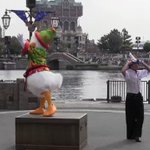 過去のディズニーのショーから問題です。この中に一人乱入者が混ざっていますがわかりますか？