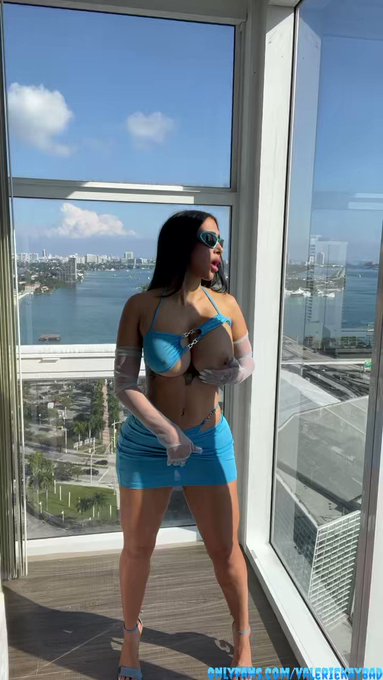 I’m so horny…cum with me on https://t.co/YK74dHhIlf https://t.co/yoskn5P6pi
