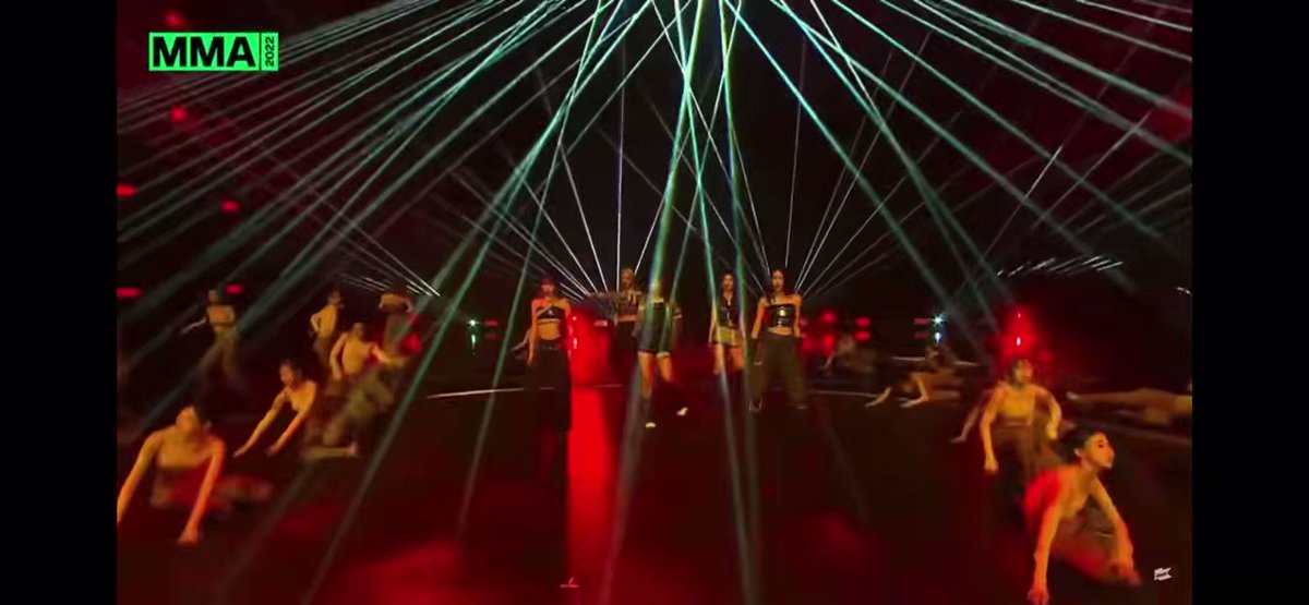 LE SSERAFIMのダンスが！うんちょこちょこちょこぴーに見える！