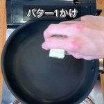 朝食の定番をどんぶりに!？「ガリバターソーセージと目玉焼き丼」。