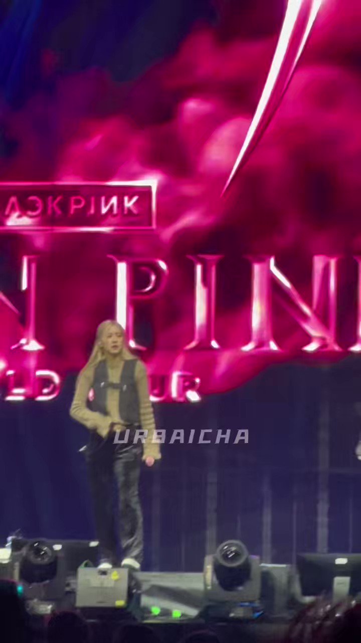 🍬 on Twitter "Chaelisa What r u talking about🧐 BORNPINKinCopenhagen