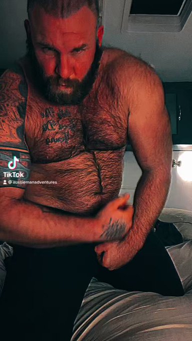 Retweet this post for the love of bellies..!!! 🐻💪

#gaybearsofinstagram #gaybeardedmen #gaybearded #gayhairymen