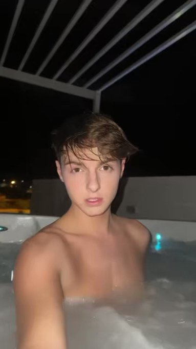 Wanna join ??? then RT 
.
https://t.co/Br39SCRf2E
.
.
#love #funny #boy #jacuzzi https://t.co/1Qc9cf