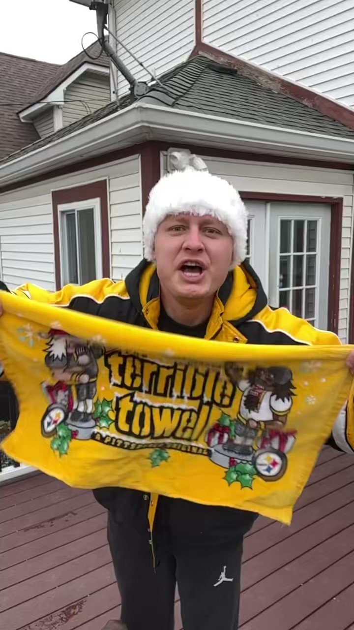 Joey on Twitter "NFL game transition to commercial during Christmas