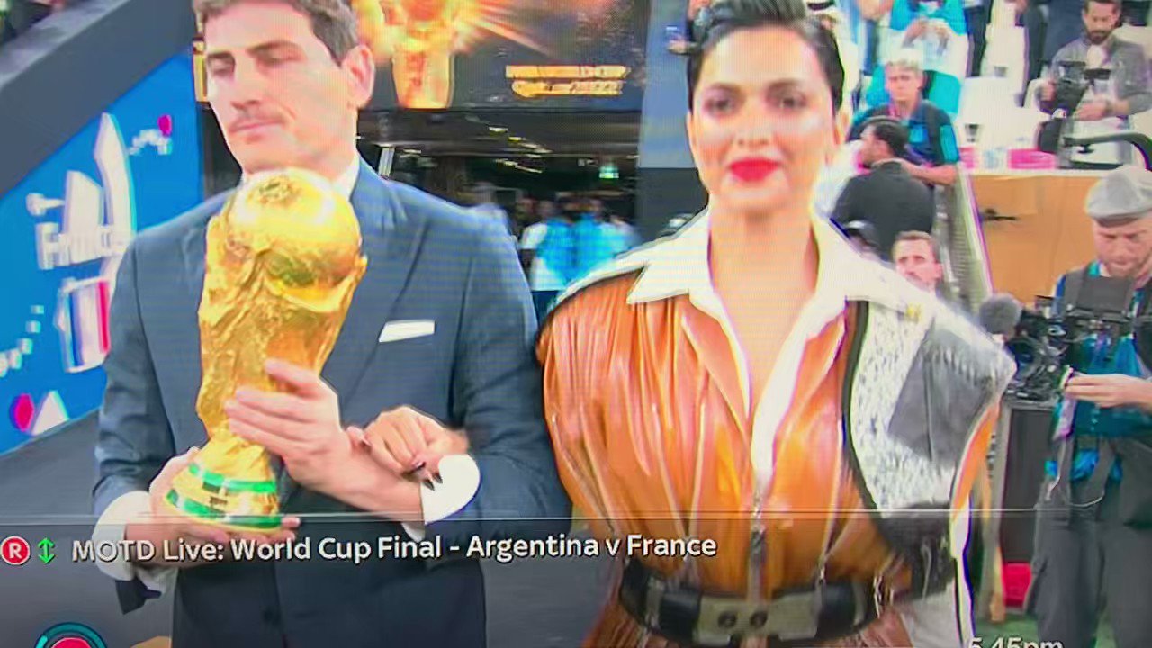 👽 on X: You want to boycott her? It will never happen🙌🏻 Deepika Padukone  is the first Indian to get the honor of unveiling the FIFA trophy  representing LV as their first