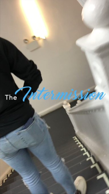 ?? NY: Este artista quería todo para su cumple.
En el entermedio fui a darle pies,boca y culo en las
