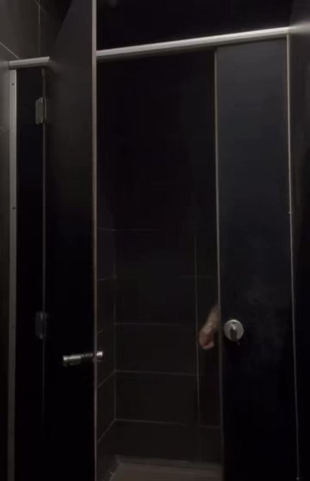 Do you shower with me? 😏                   The best moment after a hard training 💪🏻 https://t.co/WVr