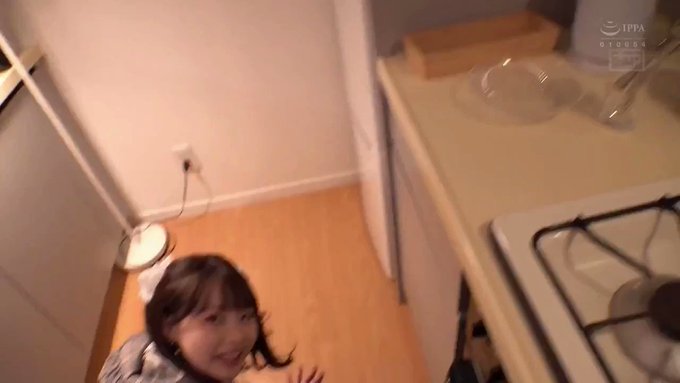 至近距離に彼女がいるのに...(*´罒`*) https://t.co/QuVIWbgxsL