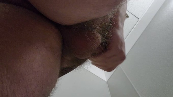 Saw a billboard that said body hair won't keep you warm, but I beg to differ. https://t.co/XTws06zAN