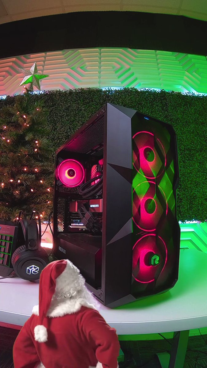 Build Redux on Twitter "Wishing everyone a happy gaming holidays! 🎄🎁"