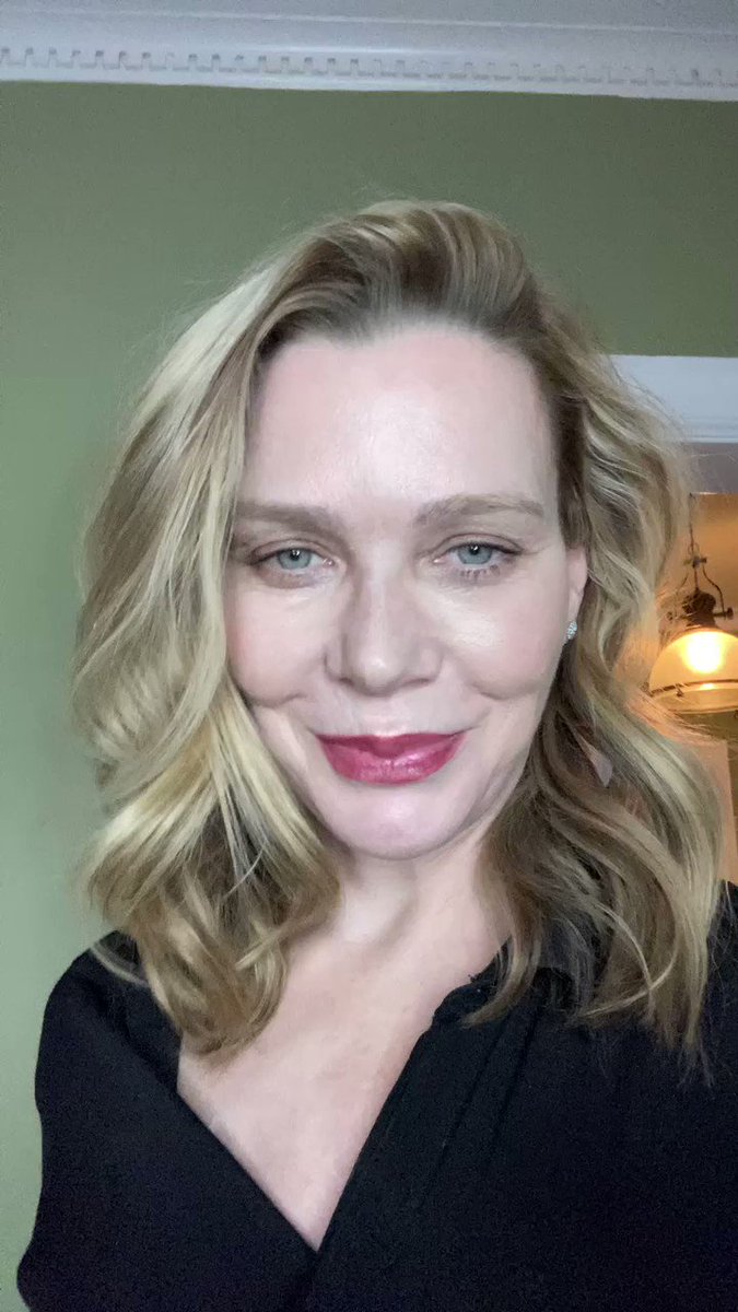 Laurie Holden on Twitter "Happy Holidays! cameo 💙"