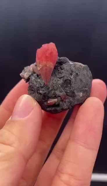 Peru, rhodochrosite, the crystals are very large, growing on the surrounding rocks, the specimen is very good, if you like it, don't miss it, this is the only one.
Size: 3.6*3 cm
Maximum crystal size: 2.*0.9 cm
#rhodochrosite #nice #specimen  #collection https://t.co/BsFmPJov7k