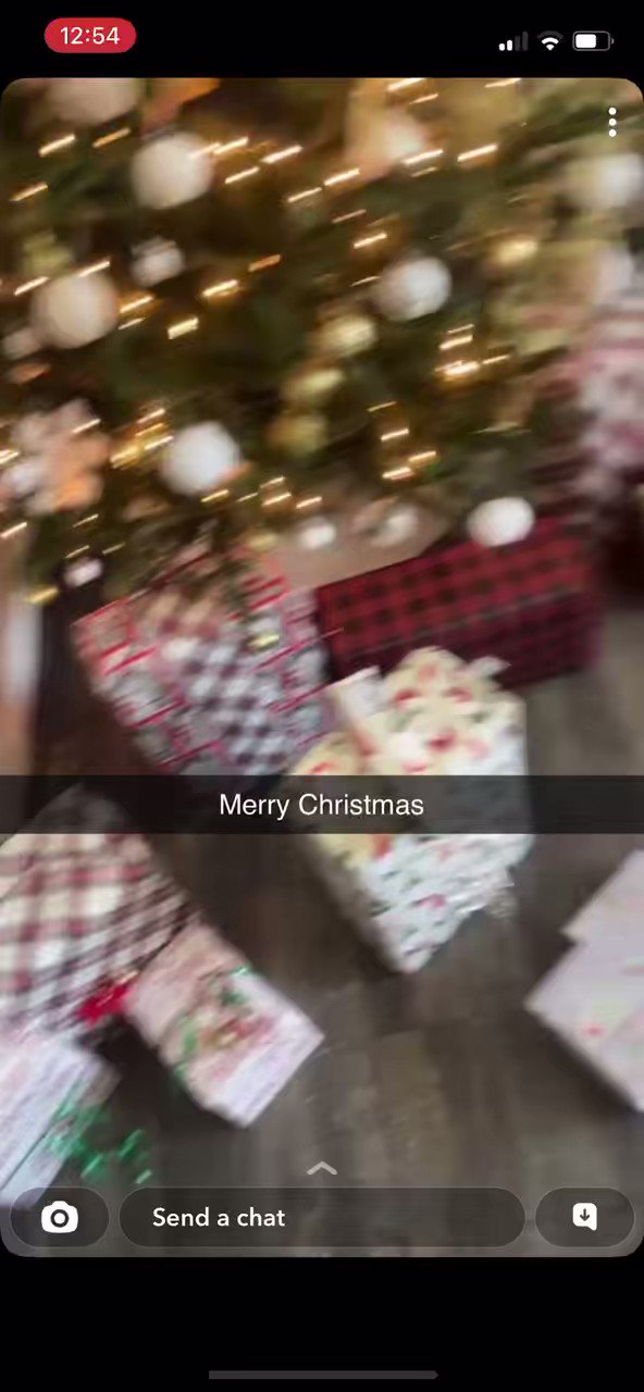 Kayla Rowe (KaylaisRoweing) / Twitter