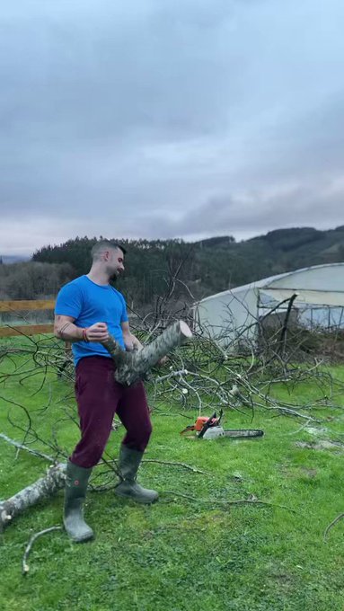 Come help me with this wood ?? https://t.co/N5vtuqdcCr