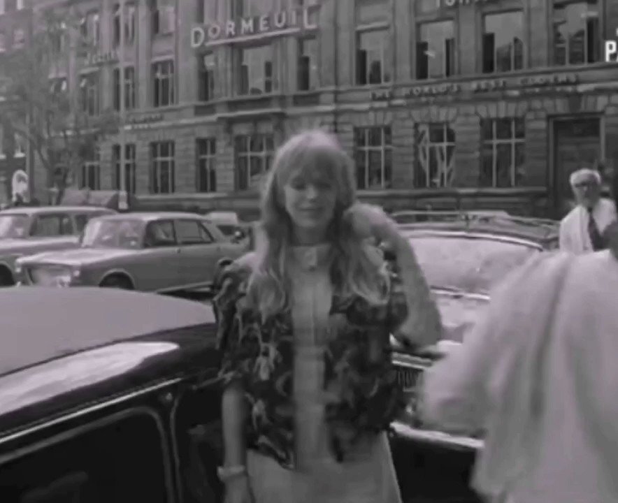 Happy 76th birthday to Marianne Faithfull! She\s an icon to many of us 