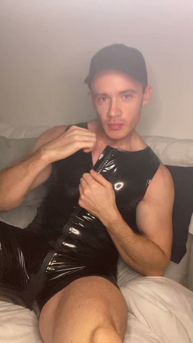 This video will be kinky ??? #latex #gay #onlyfans https://t.co/fuIOftDakT