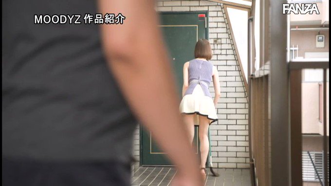 Gストリングパンツでパンチラならぬマンチラを仕掛けてくる人妻

本編はリプ欄から 👇
https://t.co/WVwaivAMrN