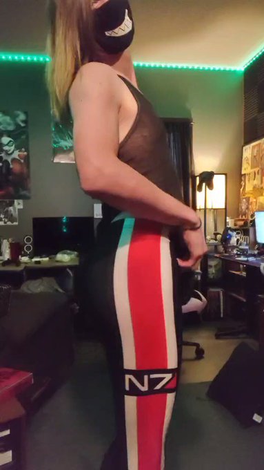 Just uploading a new vid so commander Shepard doesn't miss me while she is off world!?
#Femboy #nsfwtwt