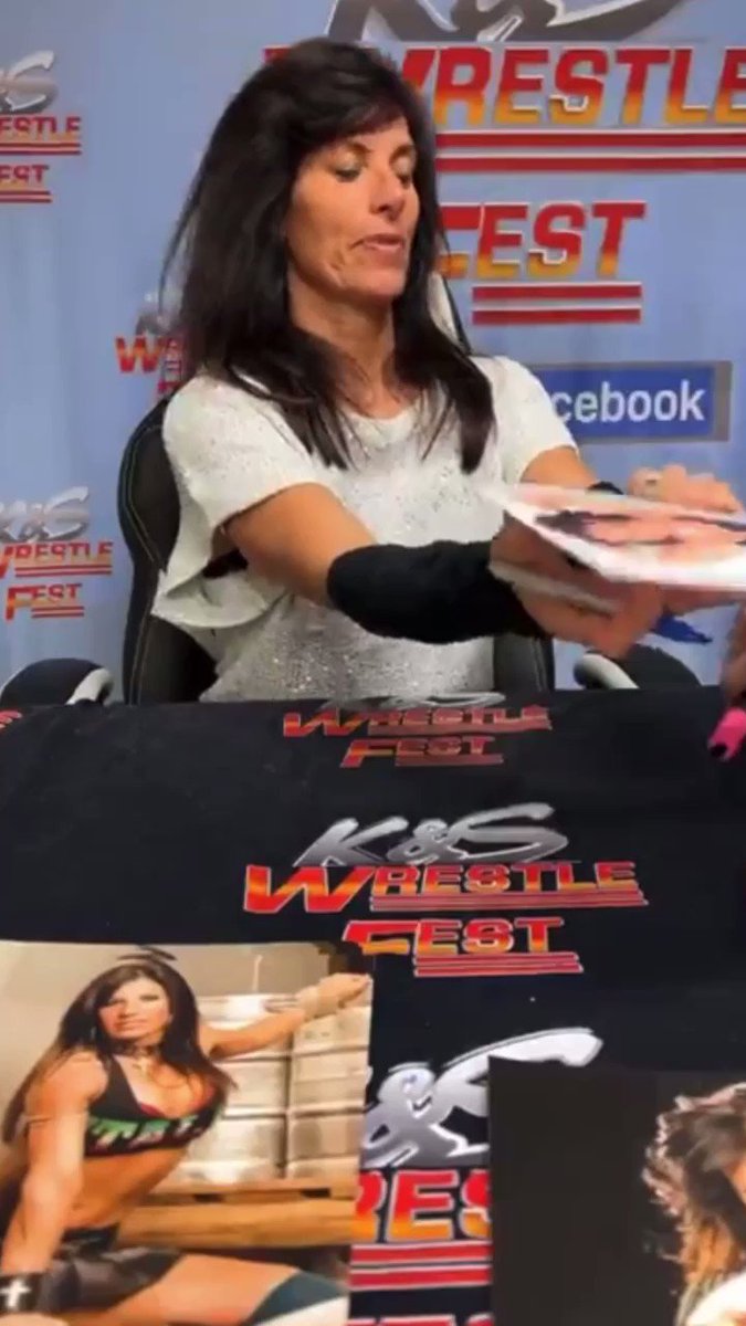 TNA original & WWE/ECW Diva Trinity did a live signing recently for “K&S WrestleFest” where she said she’s ready to wrestle again. 

She also wishes she was around to fight Trish Stratus & Lita. Thinks her and Lita could have battled over who the better high flyer is! https://t.co/3rEQxC4cq0