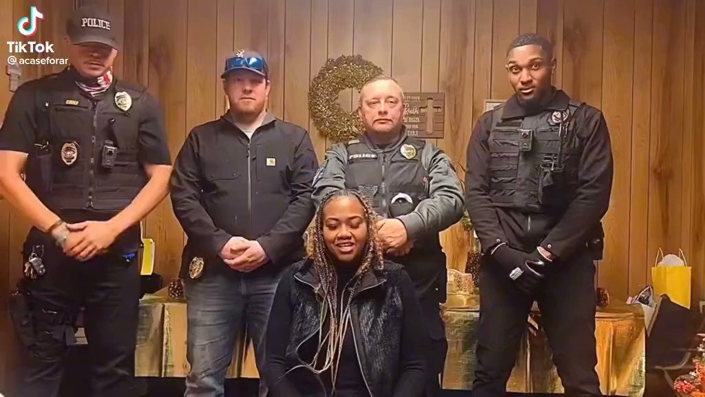 ŞϵŋƫĩŋϵⱢ ƻ.0 🇺🇲 on Twitter "Eudora Arkansas curfew. 😳 Population under