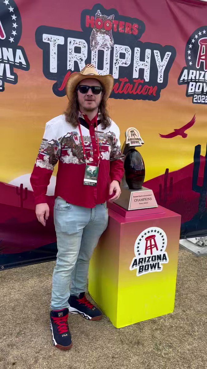 Barstool Sports on Twitter "Look how beautiful the hooters 