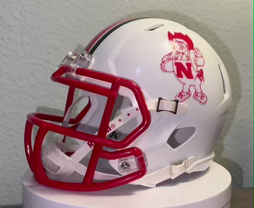 Matthewson’s Mini Helmets (mm_helmets) / Twitter