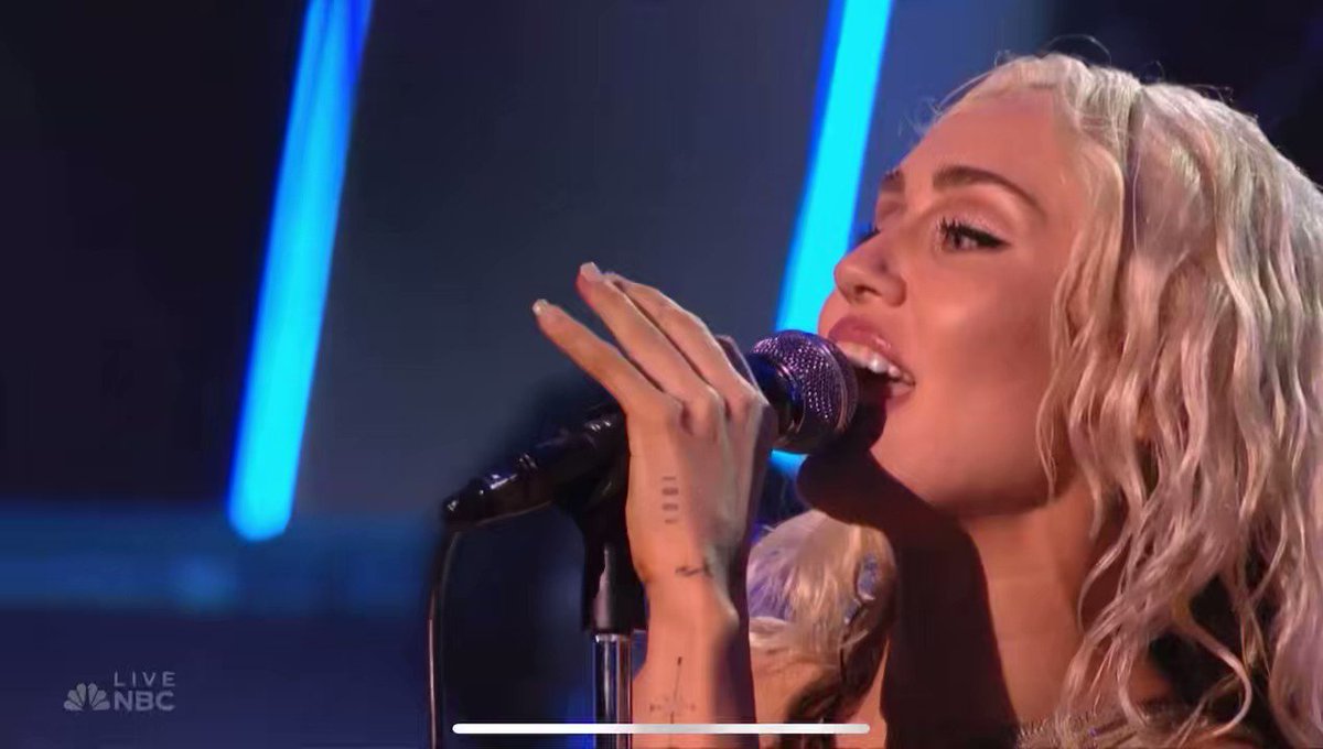 ₍ᐢᐢ₎ on Twitter "RT MileyNation13 Miley Cyrus & Fletcher performing