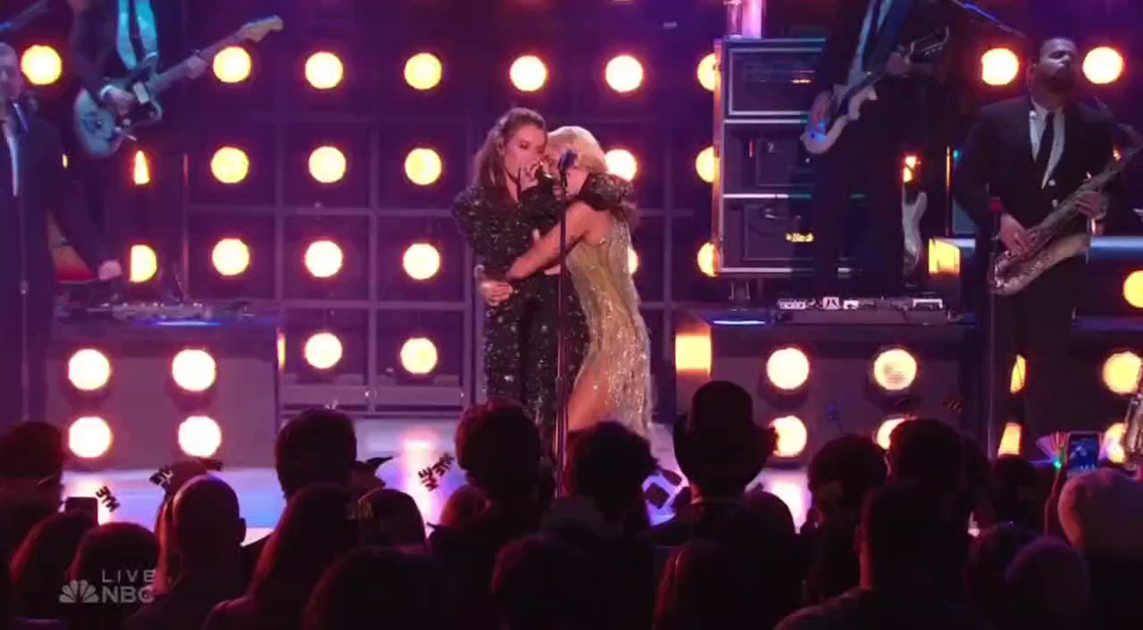 Fletcher things on Twitter "Fletcher and Miley Cyrus performing