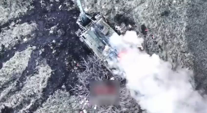 [分享] 俄羅斯士兵搶救發爐的鬱金香自走迫擊炮