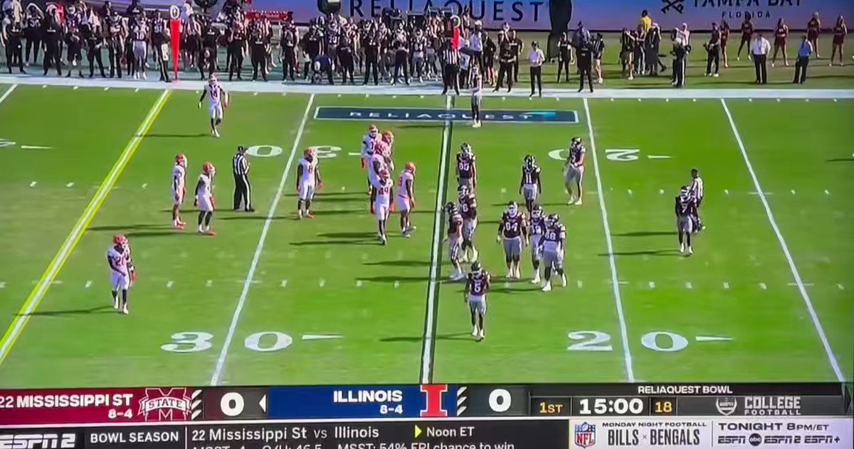 Trey Wallace on Twitter "Mississippi State honors Mike Leach with “Air