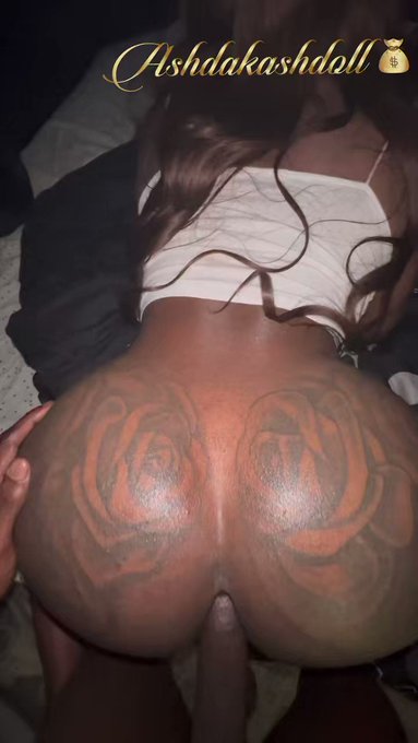 Late night snack. Who want a bite? https://t.co/Gua8g1bMso