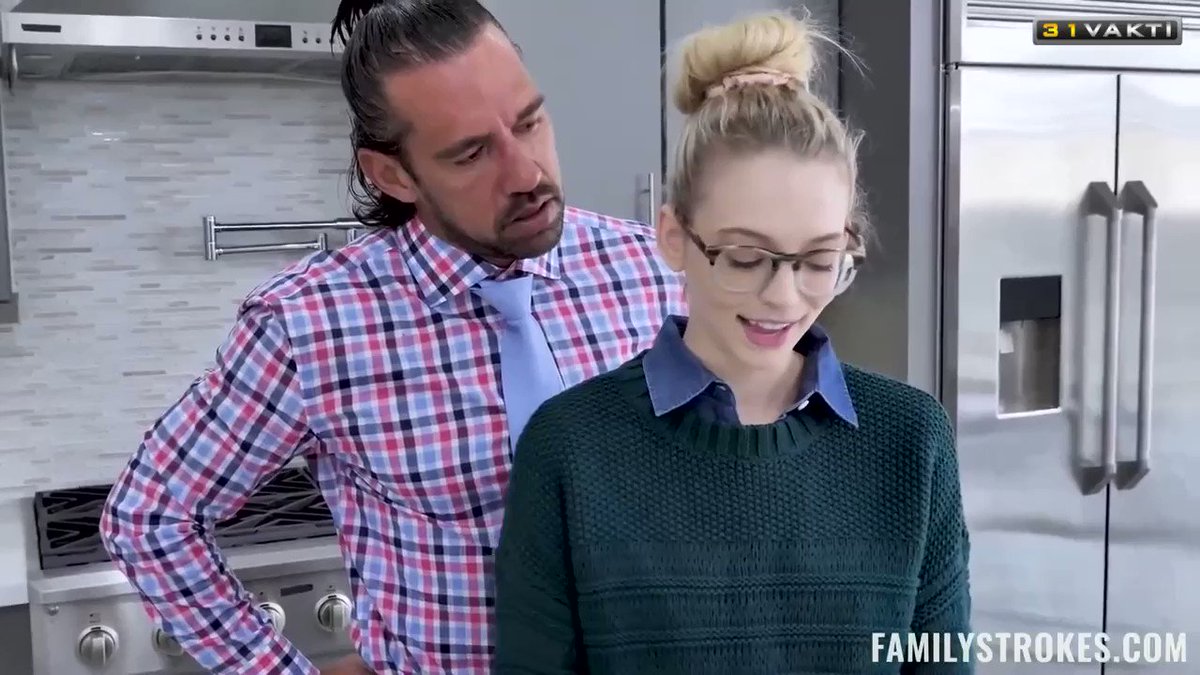 Üvey anne ve oğul yatakta