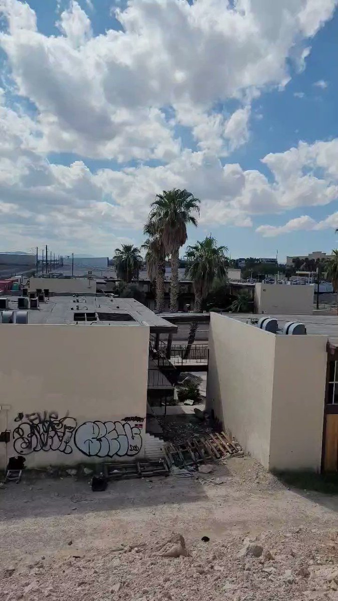 jacob-orth-on-twitter-the-las-vegas-strip-has-abandoned-apartment