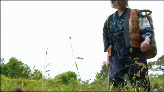 肉欲が止まらない…。

畑仕事の合間におナスで慰める人妻…。一心不乱に自慰にふける。

誰もいないこと良い事にイキ乱れる…。

そう誰もいないはずだった…。 https://t.co/Olm7OY9eMg