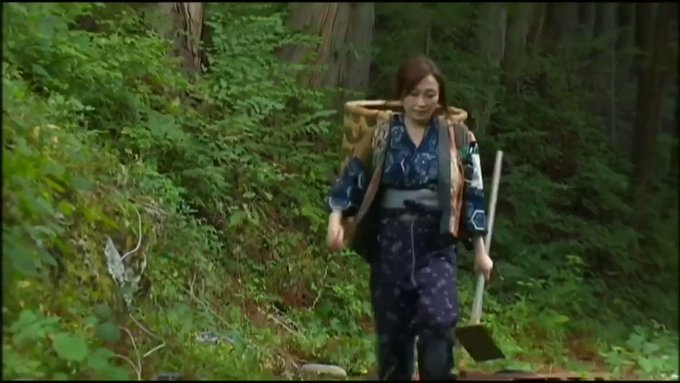 自慰を済ませた人妻は、足早に帰路を進む。

すると目の前に一人の男。どうやら先ほどの一部始終を見られていたようだ…。

「さっきのナスより、俺のはええぞ～。」

人妻の脳裏に卑猥な肉棒がよぎった。そして…。 https://t.co/iwu3Qb7iKE
