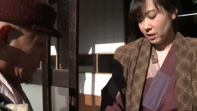 肉棒は役に立たない主人を持つ妻は、性欲を自慰で晴らしていた。

ある日、使いの男が訪ねてくると妻から蔵へ誘われる…。

誘われるままに蔵に入ると…

股をおっぴろげた妻がいた… https://t.co/PIwviNanuE