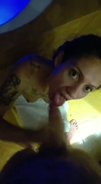 Una buena chupadita. https://t.co/qh6HpvaPoN https://t.co/6vPjV1kexU<a href="/tag/casagatica"class="tags"><span>#casagatica</span></a><a href="/tag/0nlyspanish"class="tags"><span>#0nlyspanish</span></a>