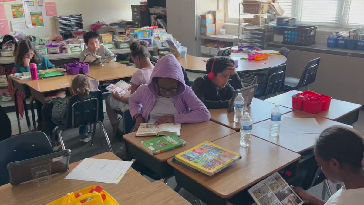 We had time for 10 minutes of Drop Everything and Read time after library. Students love to read new library books! <a target='_blank' href='http://twitter.com/hfblibrary'>@hfblibrary</a> <a target='_blank' href='http://search.twitter.com/search?q=hfbtweets'><a target='_blank' href='https://twitter.com/hashtag/hfbtweets?src=hash'>#hfbtweets</a></a> <a target='_blank' href='http://twitter.com/HFBAllStars'>@HFBAllStars</a> <a target='_blank' href='https://t.co/jR4mvP2Wx0'>https://t.co/jR4mvP2Wx0</a>