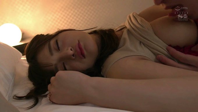 快楽に溺れて「もっとイカせてください・・💋」

本編はリプ欄から 👇
https://t.co/NYqz3F5PyC