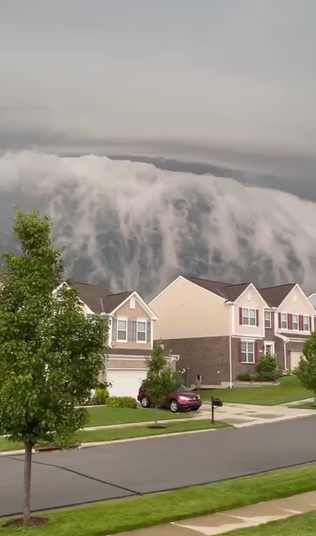 RT @weirdterrifying: Cloud formation that looks more like a Tsunami. https://t.co/3gNj3lX0op